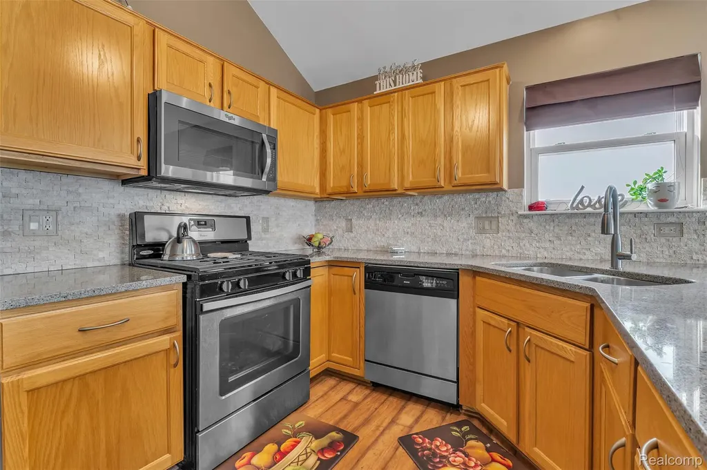 29104 Philadelphia Drive Chesterfield Township MI 48051