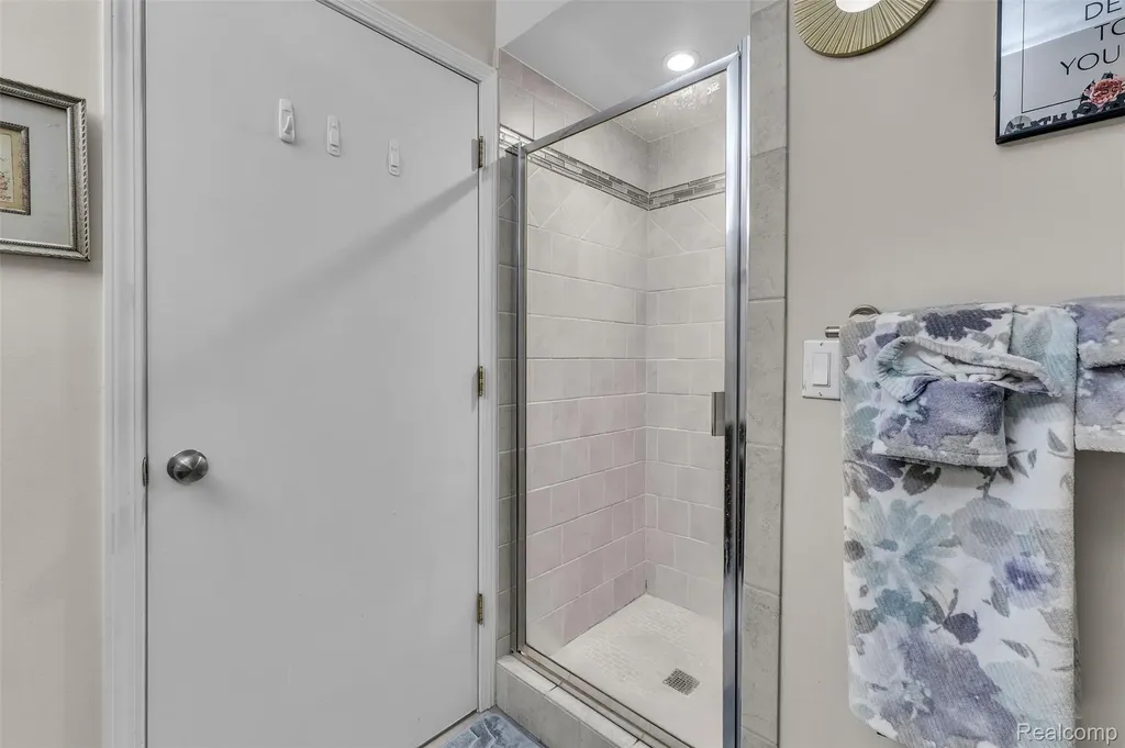 29104 Philadelphia Drive Chesterfield Township MI 48051