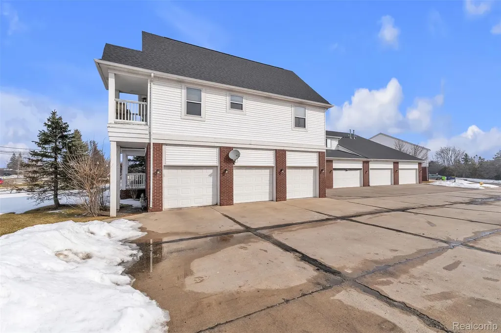 29104 Philadelphia Drive Chesterfield Township MI 48051