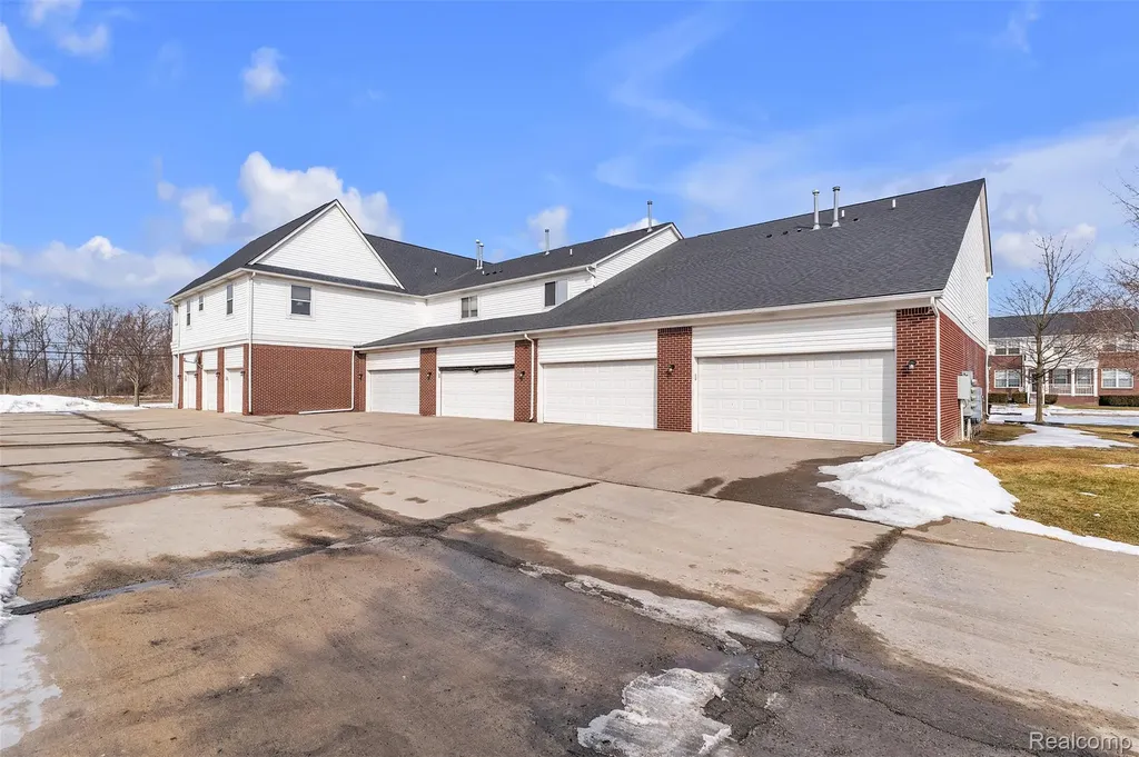 29104 Philadelphia Drive Chesterfield Township MI 48051