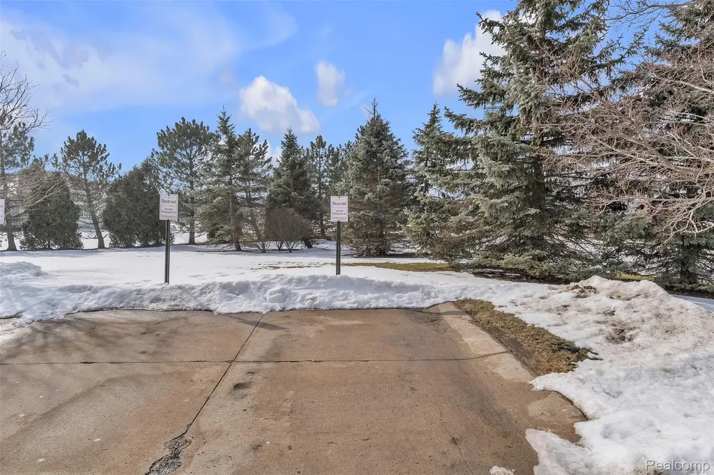 29104 Philadelphia Drive Chesterfield Township MI 48051