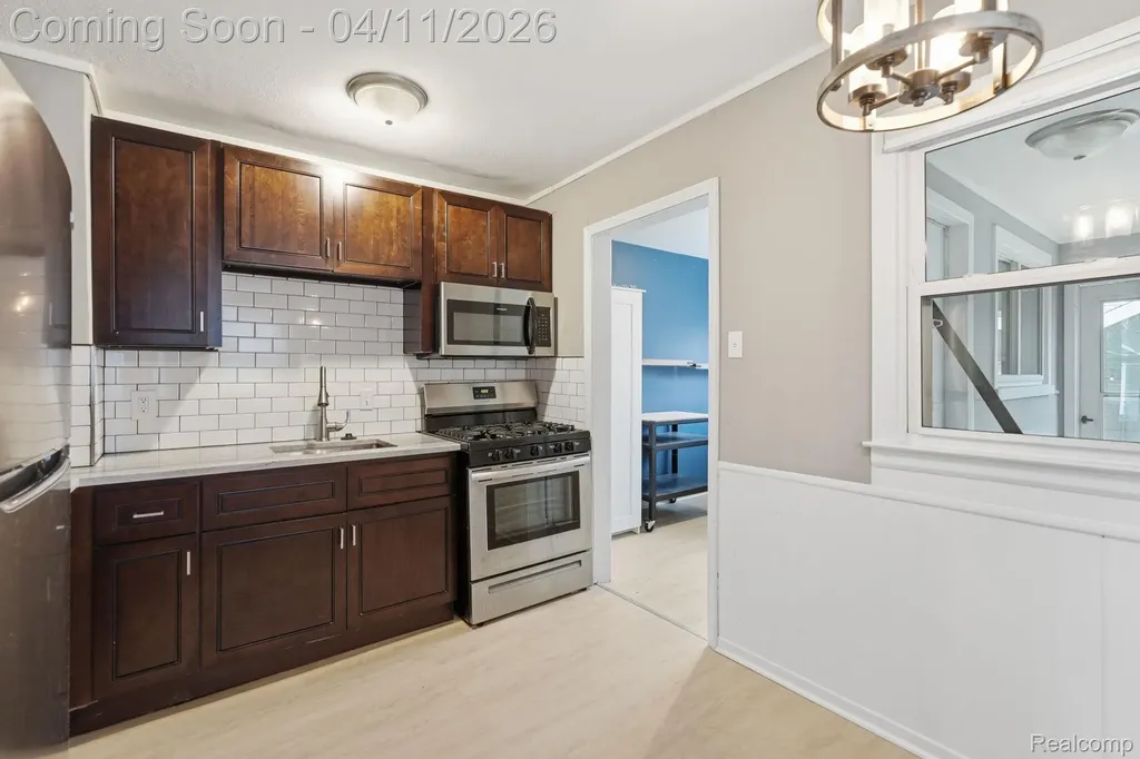 23360 Battelle Avenue Hazel Park City MI 48030