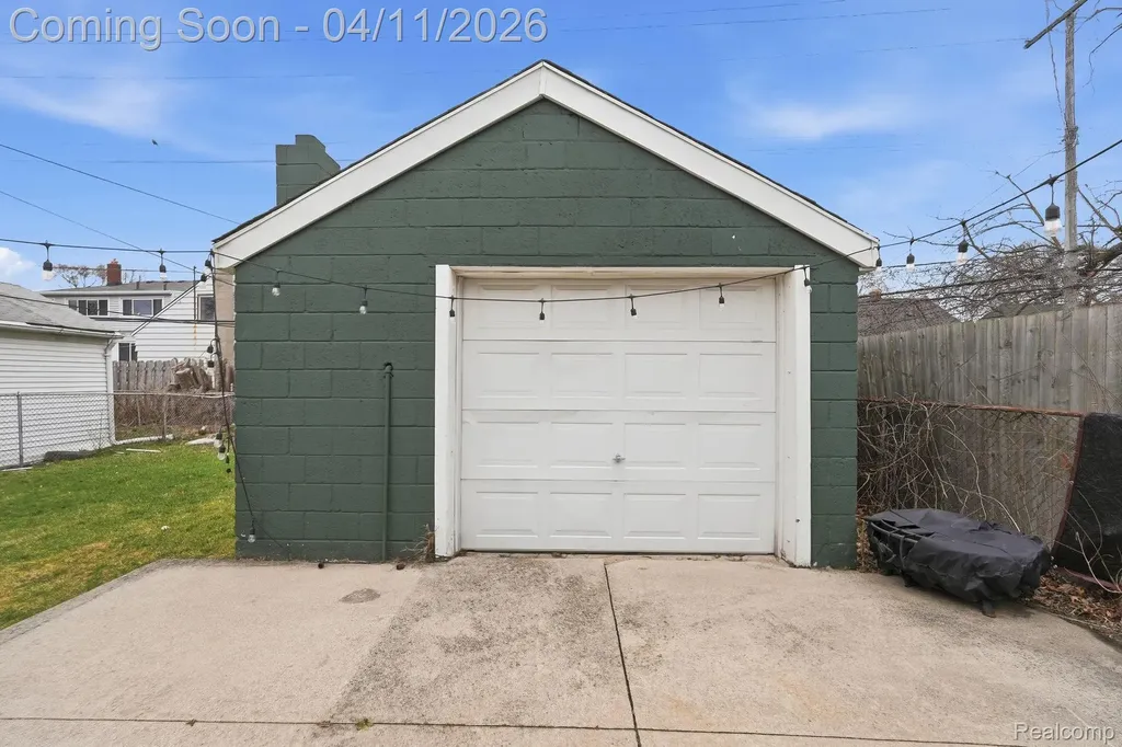 23360 Battelle Avenue Hazel Park City MI 48030