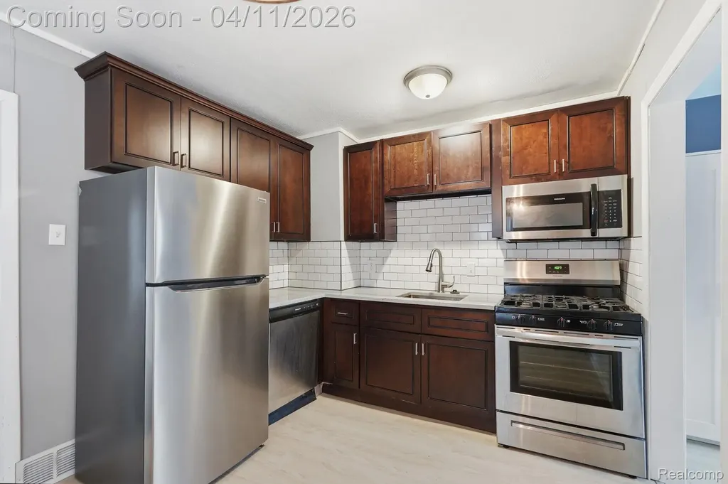 23360 Battelle Avenue Hazel Park City MI 48030