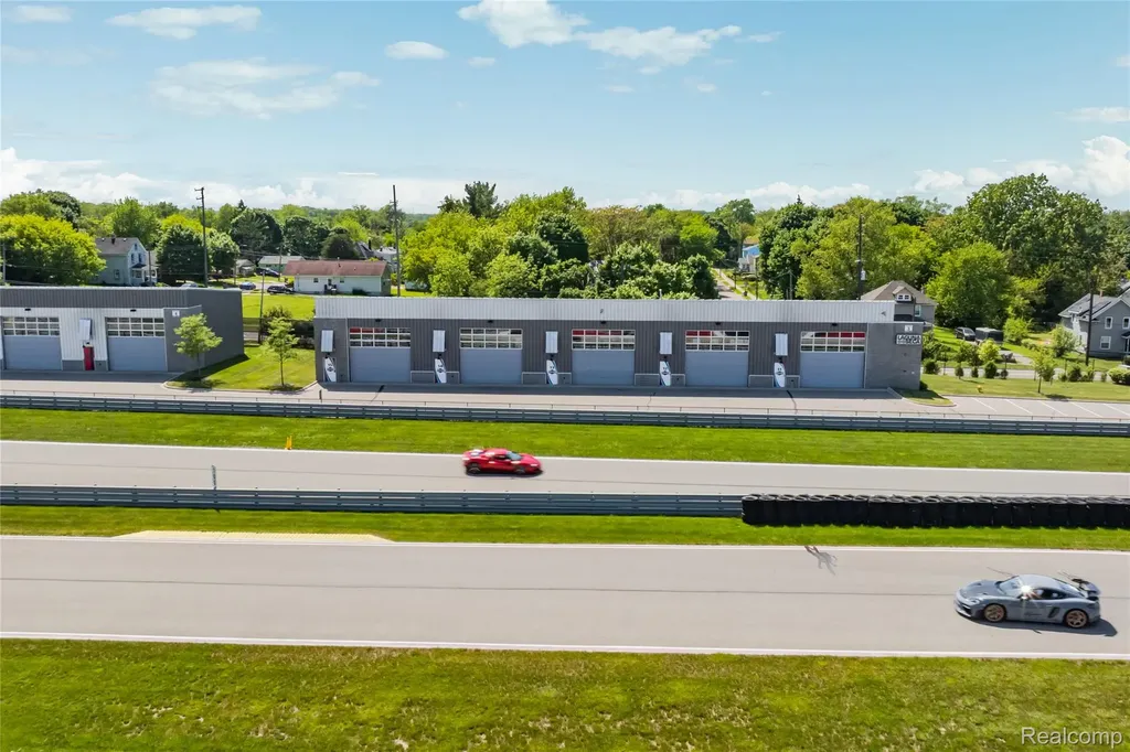 135 Speed Way Pontiac City MI 48341