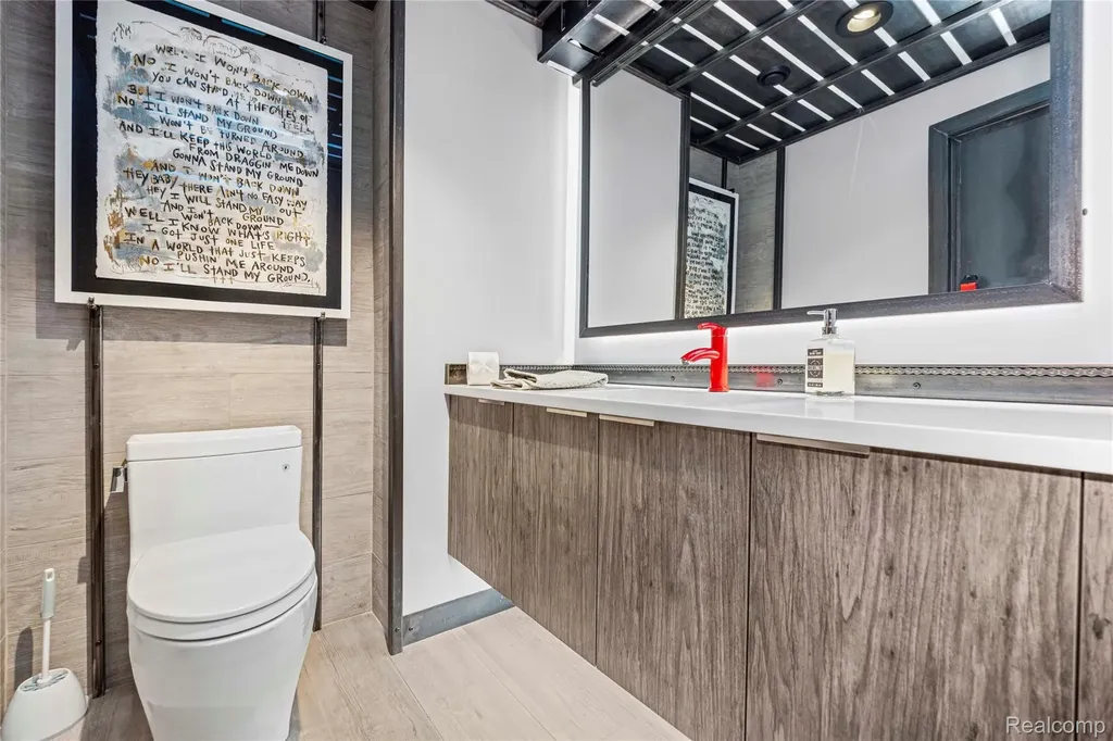 135 Speed Way Pontiac City MI 48341