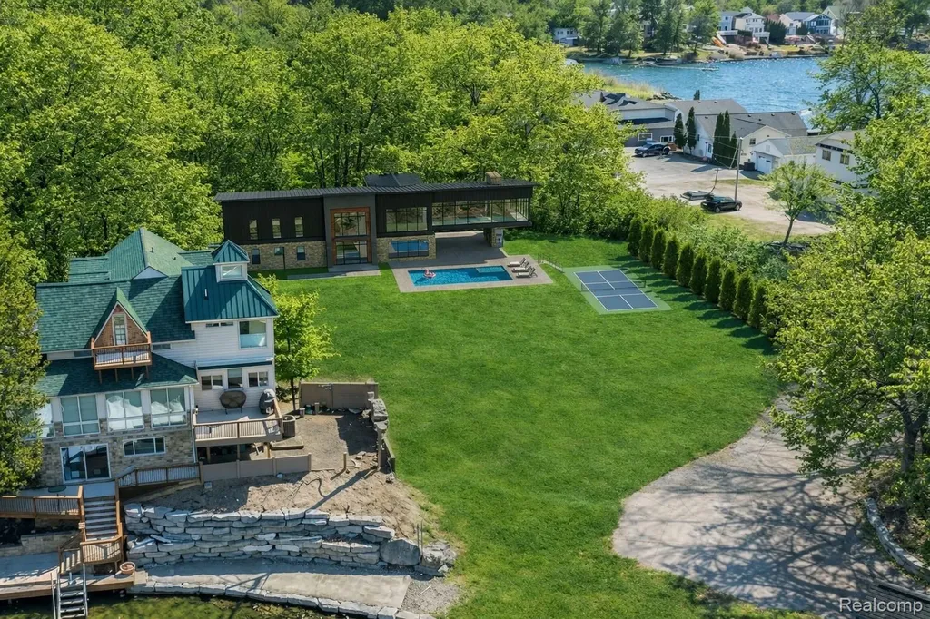 2294 Sonora Drive Fenton Charter Township MI 48430