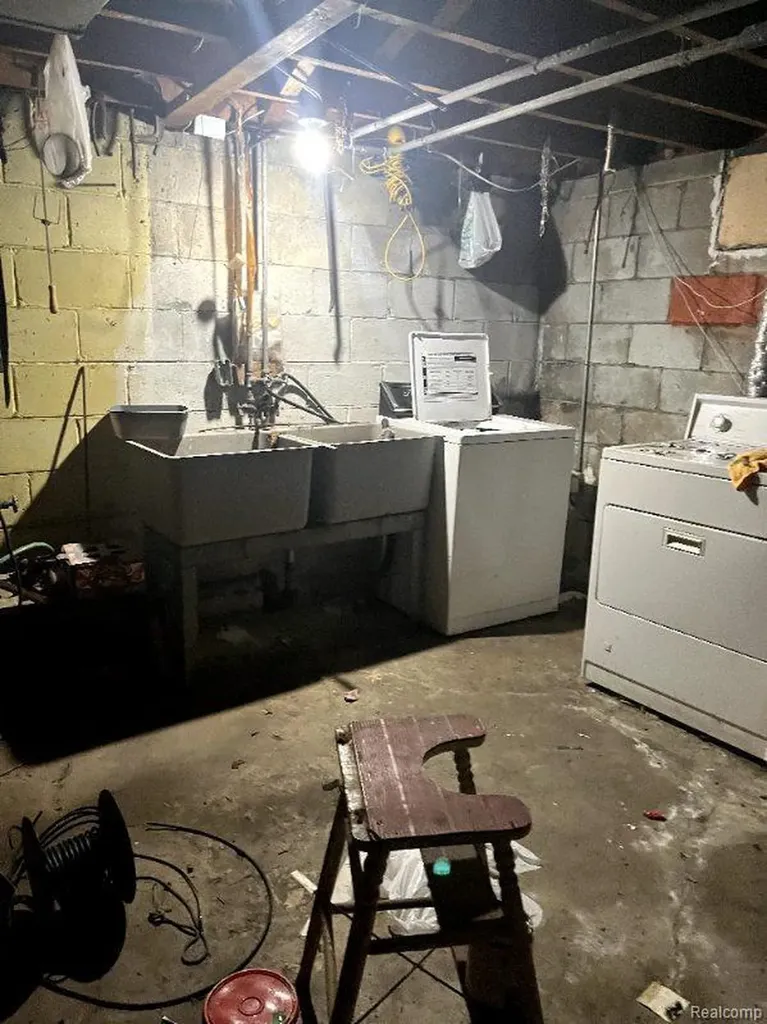 18681 Shields Street Detroit City MI 48234