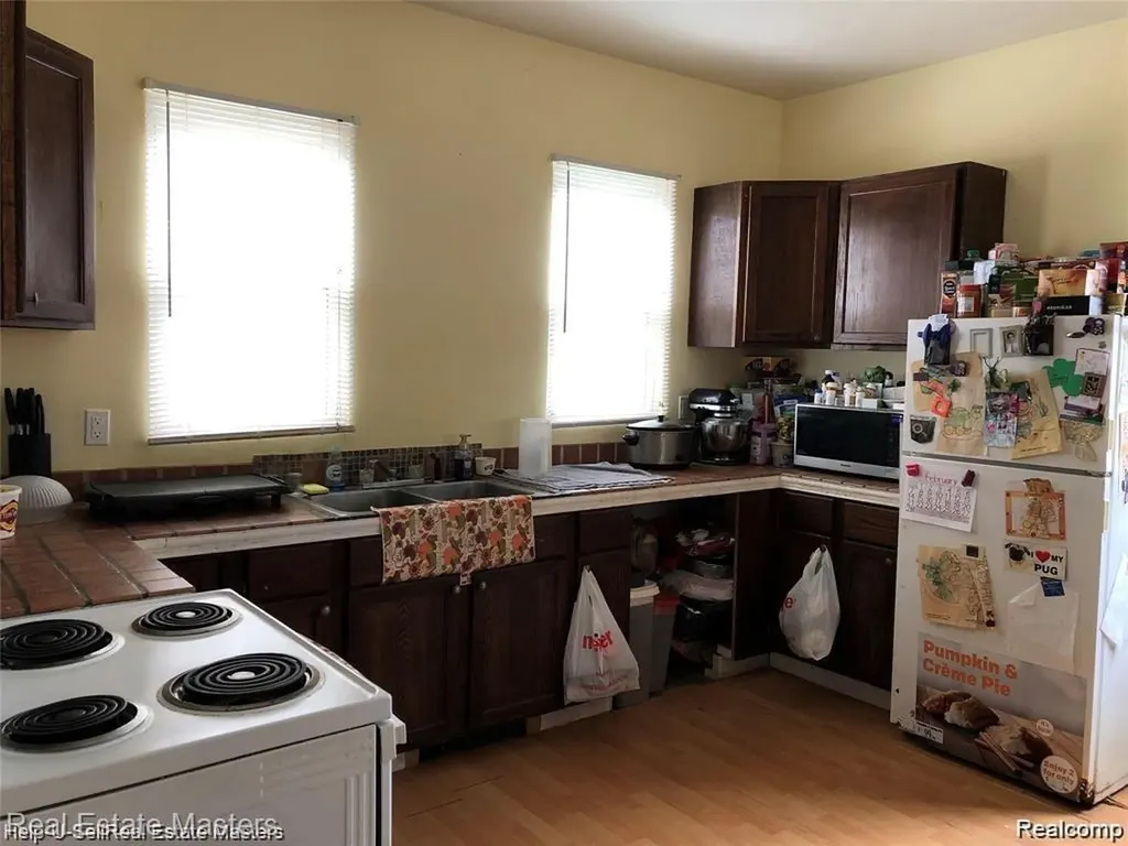 1207 Lapeer Avenue Port Huron City MI 48060