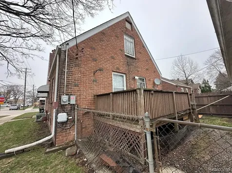 7502 Coolidge Center Line City MI 48015
