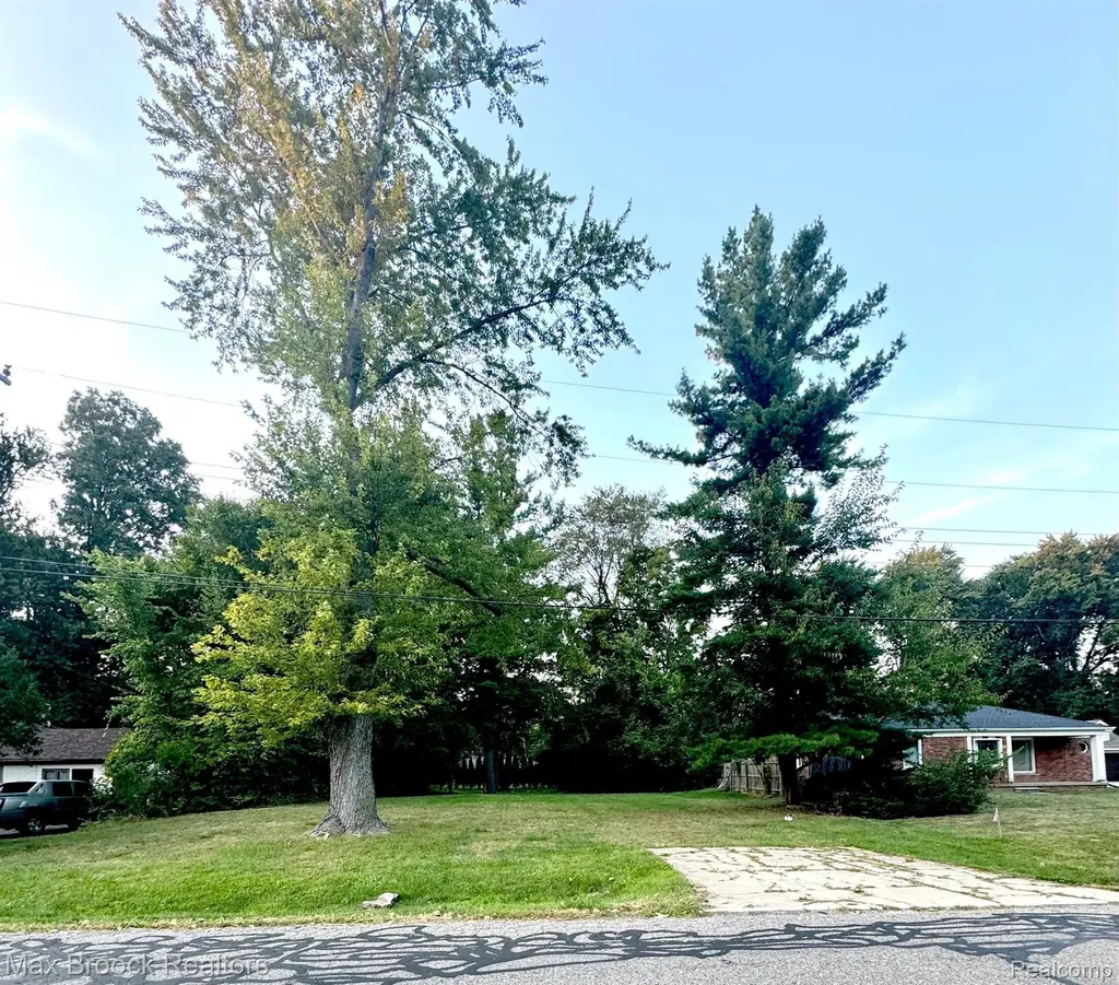 18656 Midway Avenue Southfield City MI 48075
