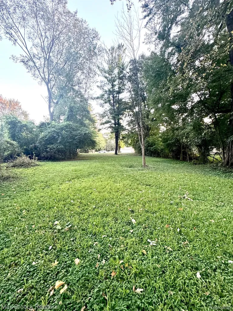18656 Midway Avenue Southfield City MI 48075