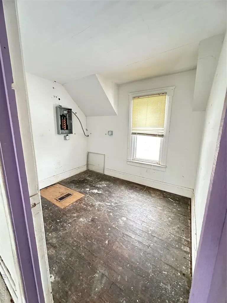 1239 Poplar Street Flint City MI 48503