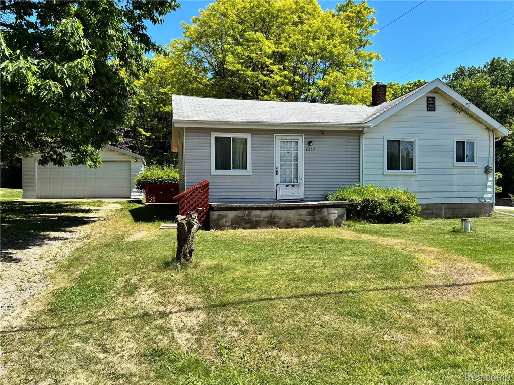 2257 Lodge Road Flint Charter Township MI 48532