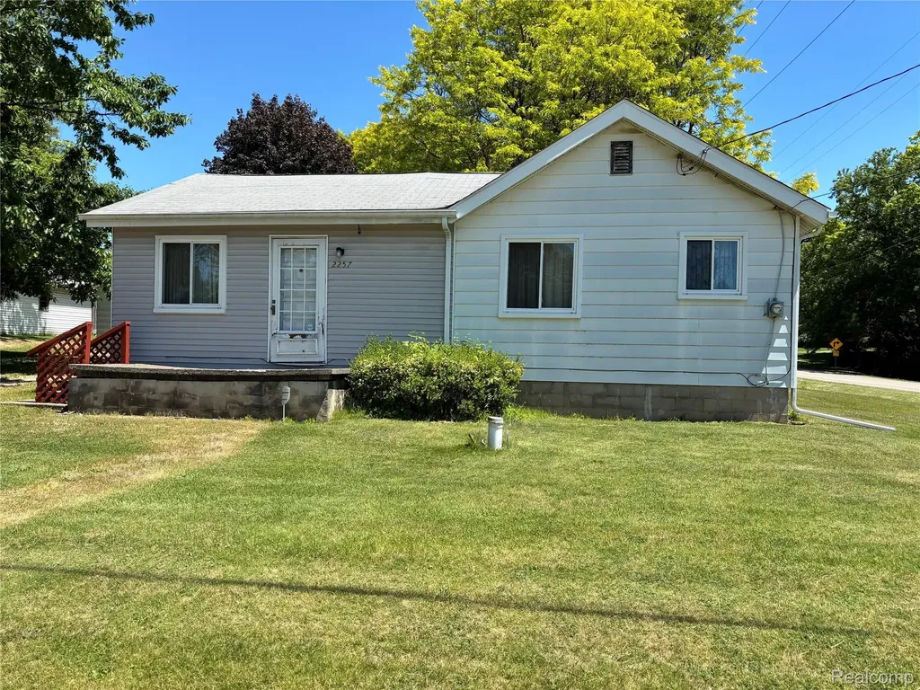 2257 Lodge Road Flint Charter Township MI 48532