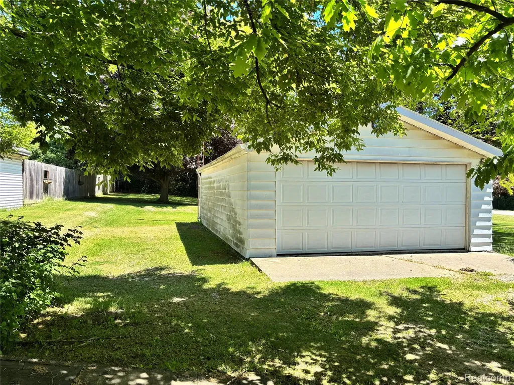 2257 Lodge Road Flint Charter Township MI 48532