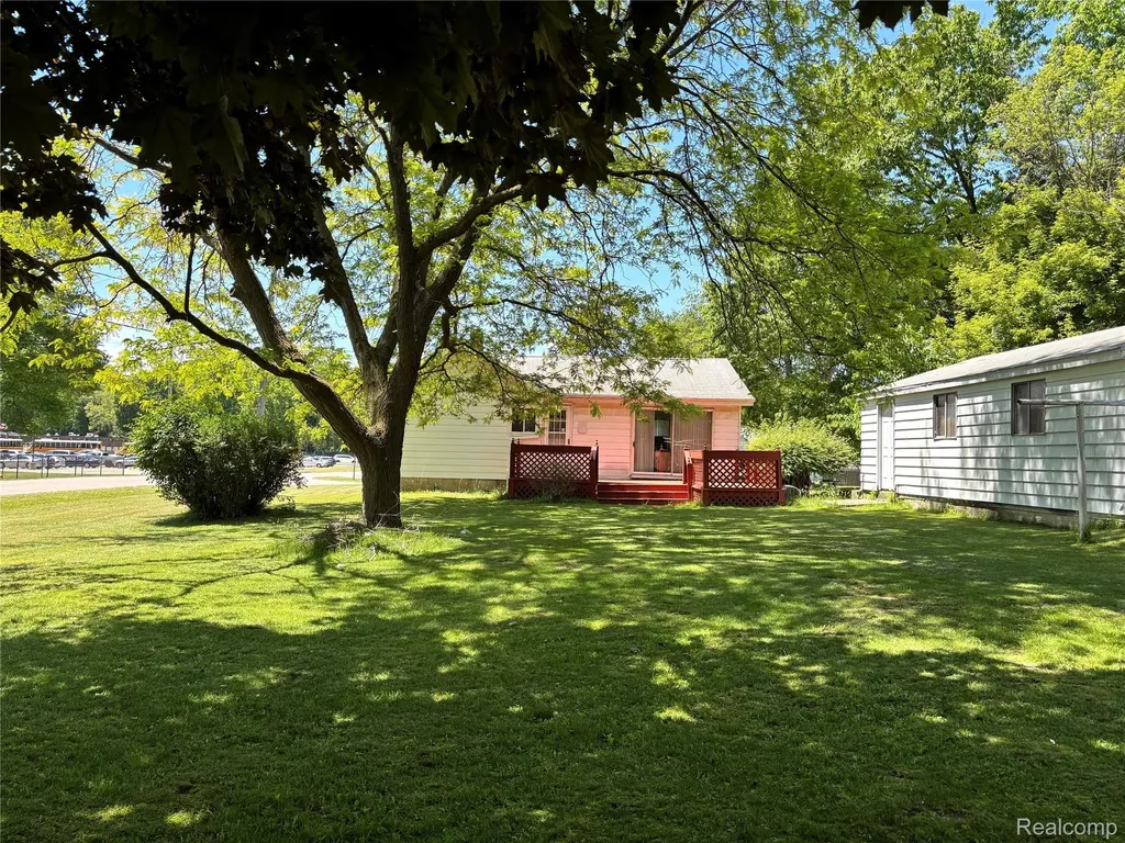 2257 Lodge Road Flint Charter Township MI 48532