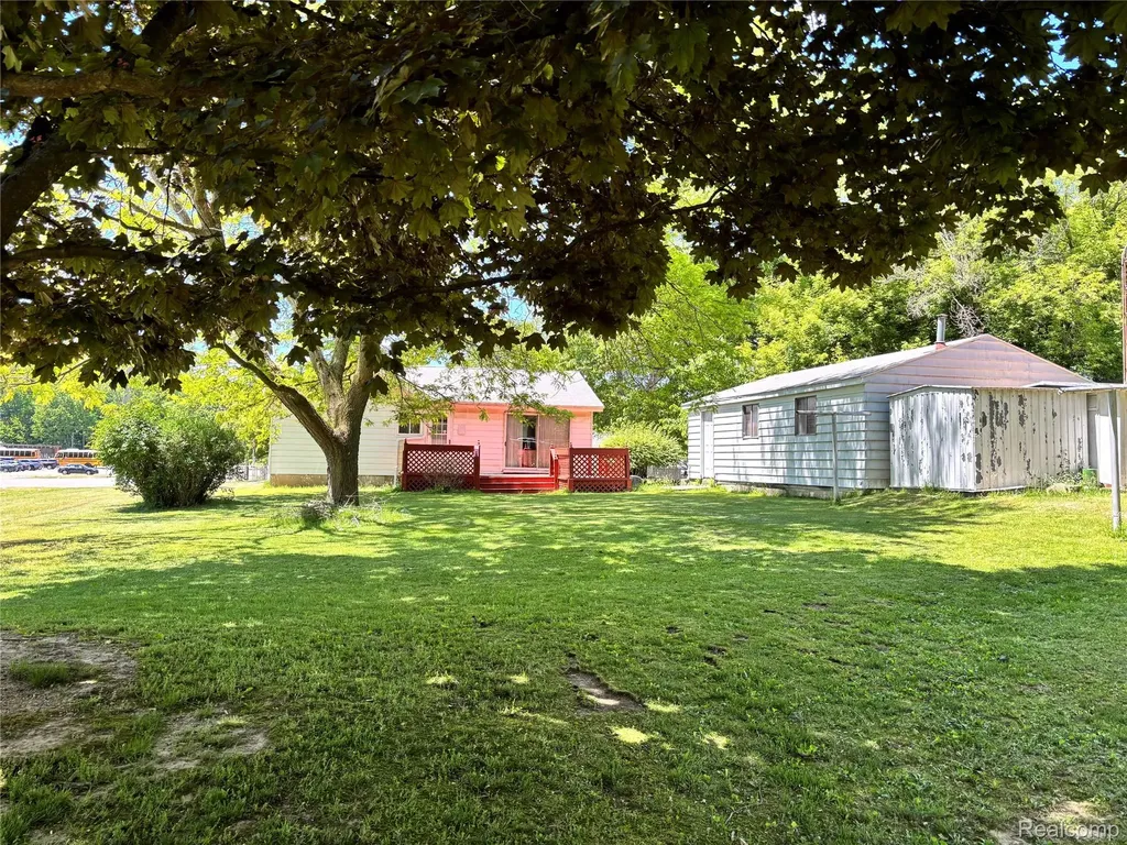 2257 Lodge Road Flint Charter Township MI 48532