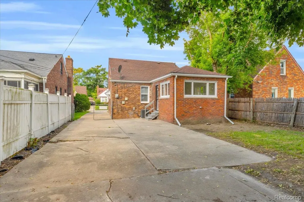 18458 Snowden Street Detroit City MI 48235