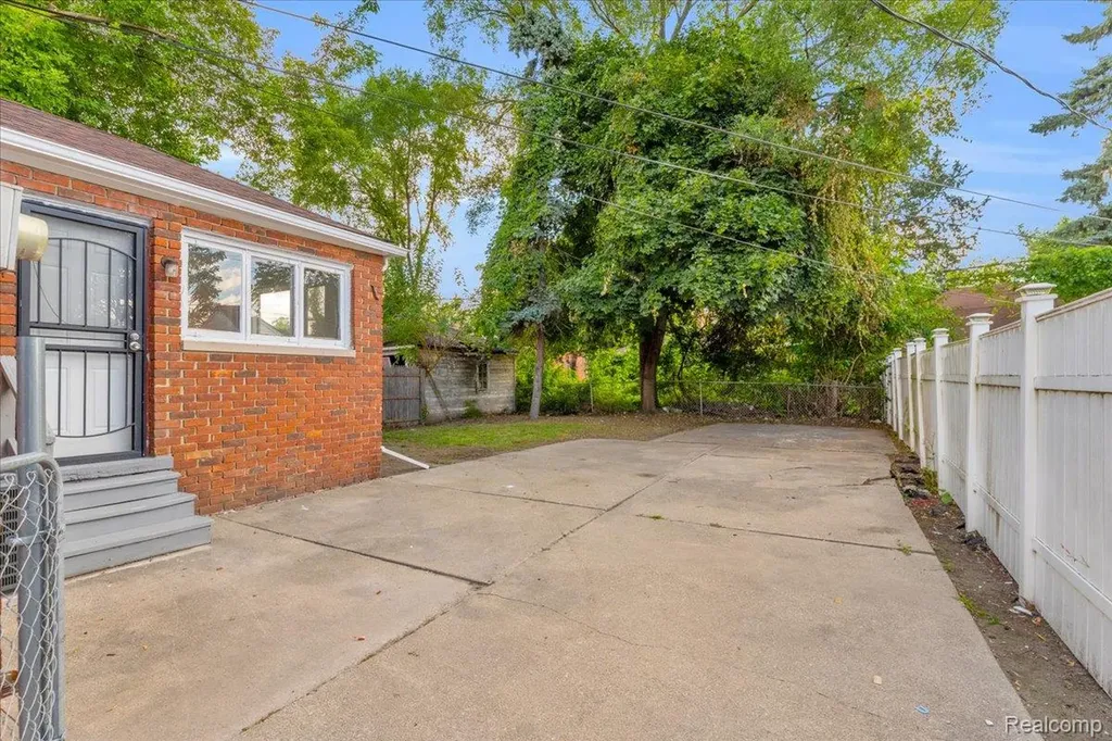 18458 Snowden Street Detroit City MI 48235