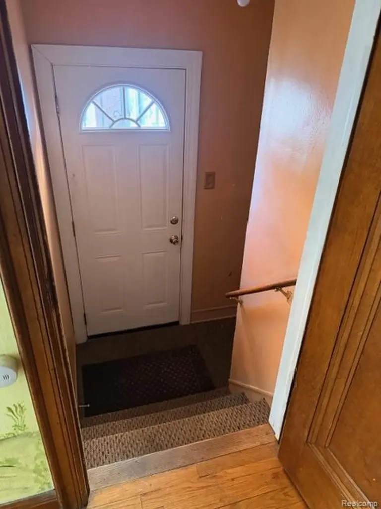 18303 Santa Barbara Drive Detroit City MI 48221