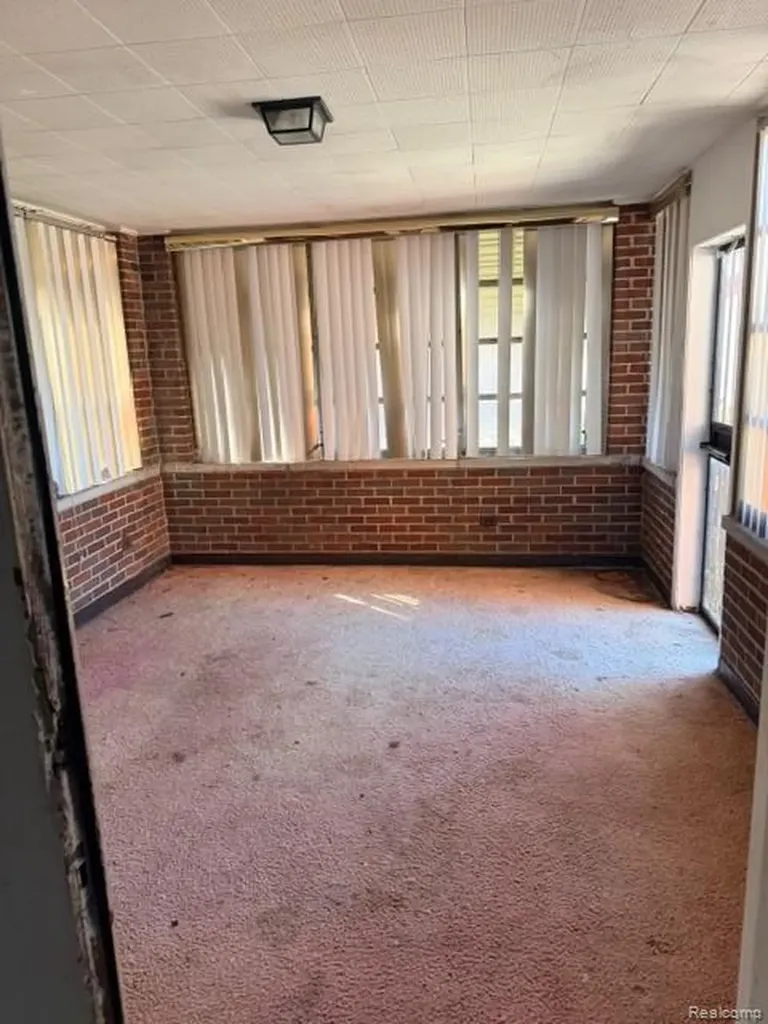 18303 Santa Barbara Drive Detroit City MI 48221