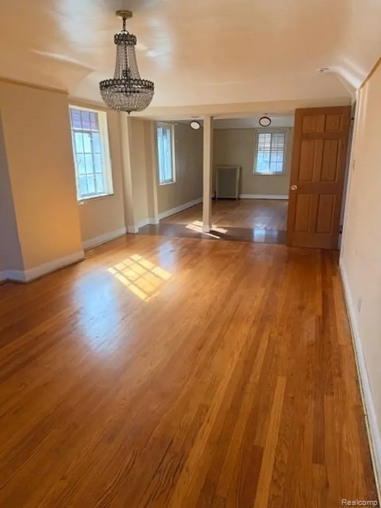 18303 Santa Barbara Drive Detroit City MI 48221