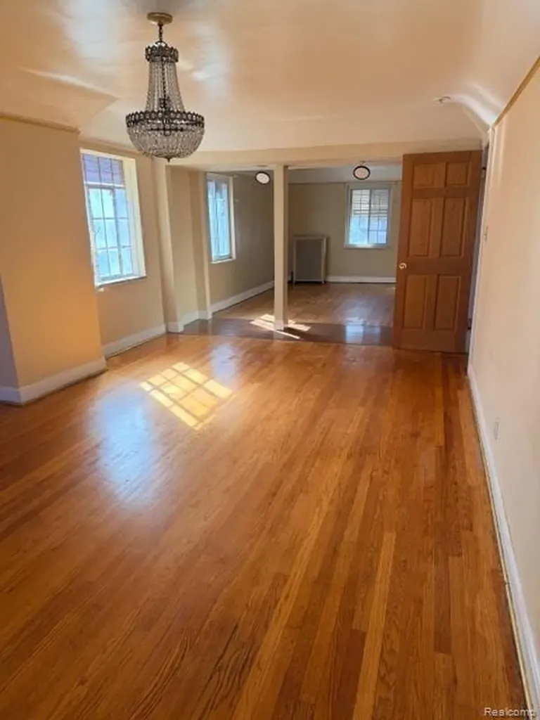 18303 Santa Barbara Drive Detroit City MI 48221