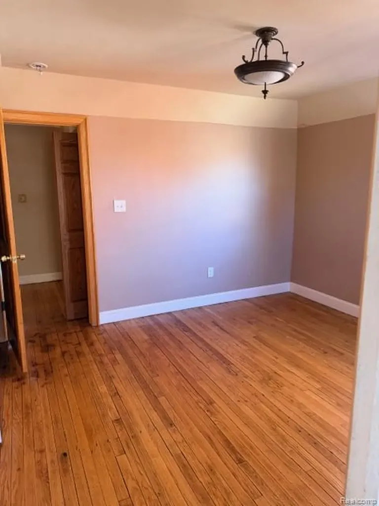 18303 Santa Barbara Drive Detroit City MI 48221
