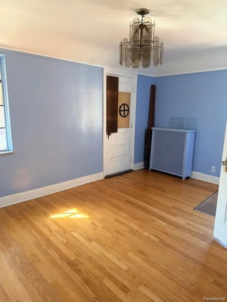 18303 Santa Barbara Drive Detroit City MI 48221