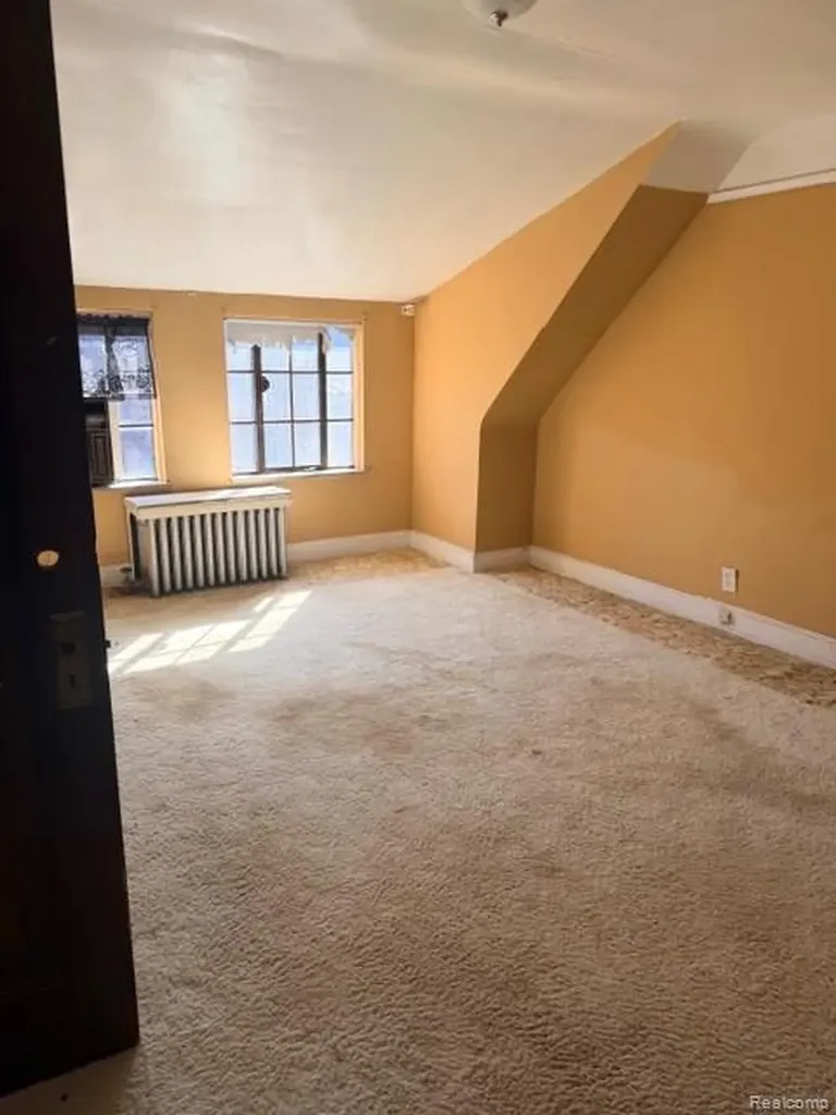 18303 Santa Barbara Drive Detroit City MI 48221