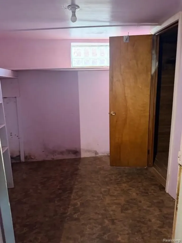 18303 Santa Barbara Drive Detroit City MI 48221