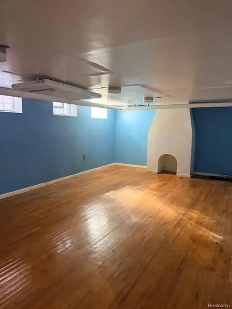 18303 Santa Barbara Drive Detroit City MI 48221