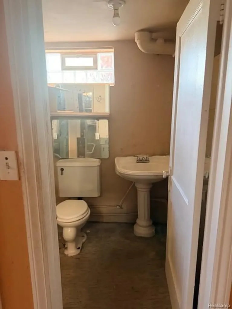 18303 Santa Barbara Drive Detroit City MI 48221