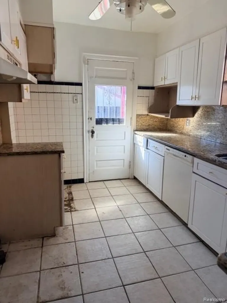 18303 Santa Barbara Drive Detroit City MI 48221