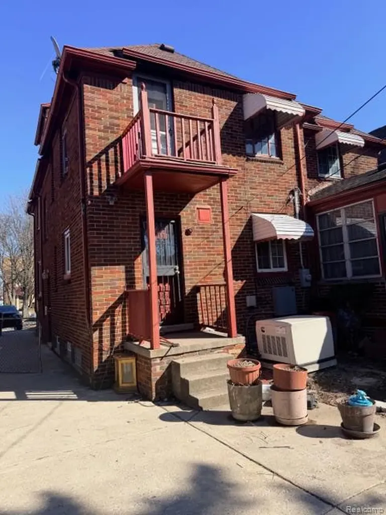 18303 Santa Barbara Drive Detroit City MI 48221