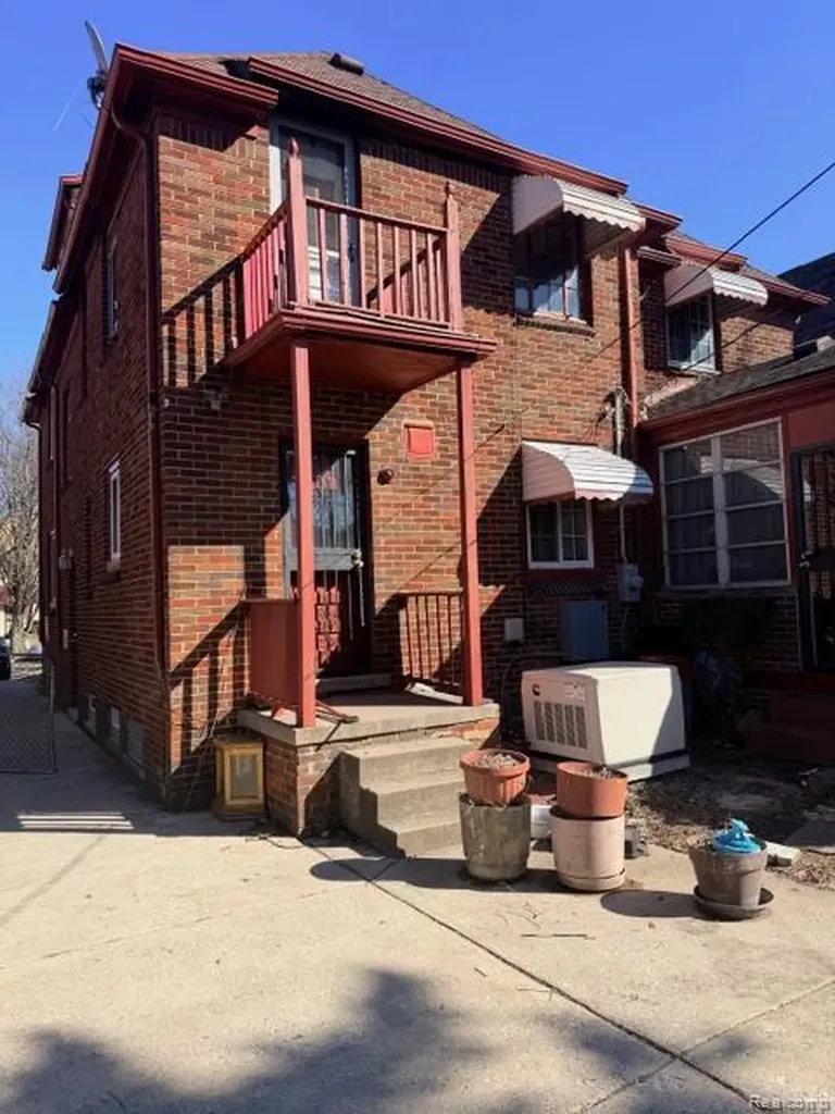 18303 Santa Barbara Drive Detroit City MI 48221