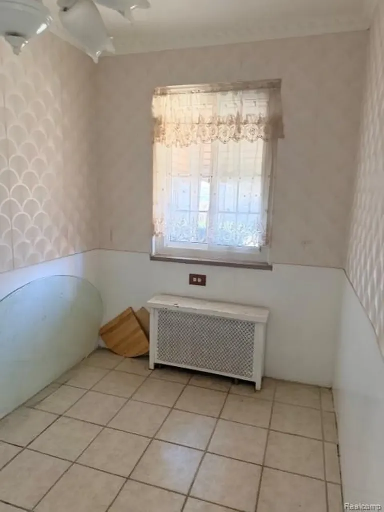 18303 Santa Barbara Drive Detroit City MI 48221