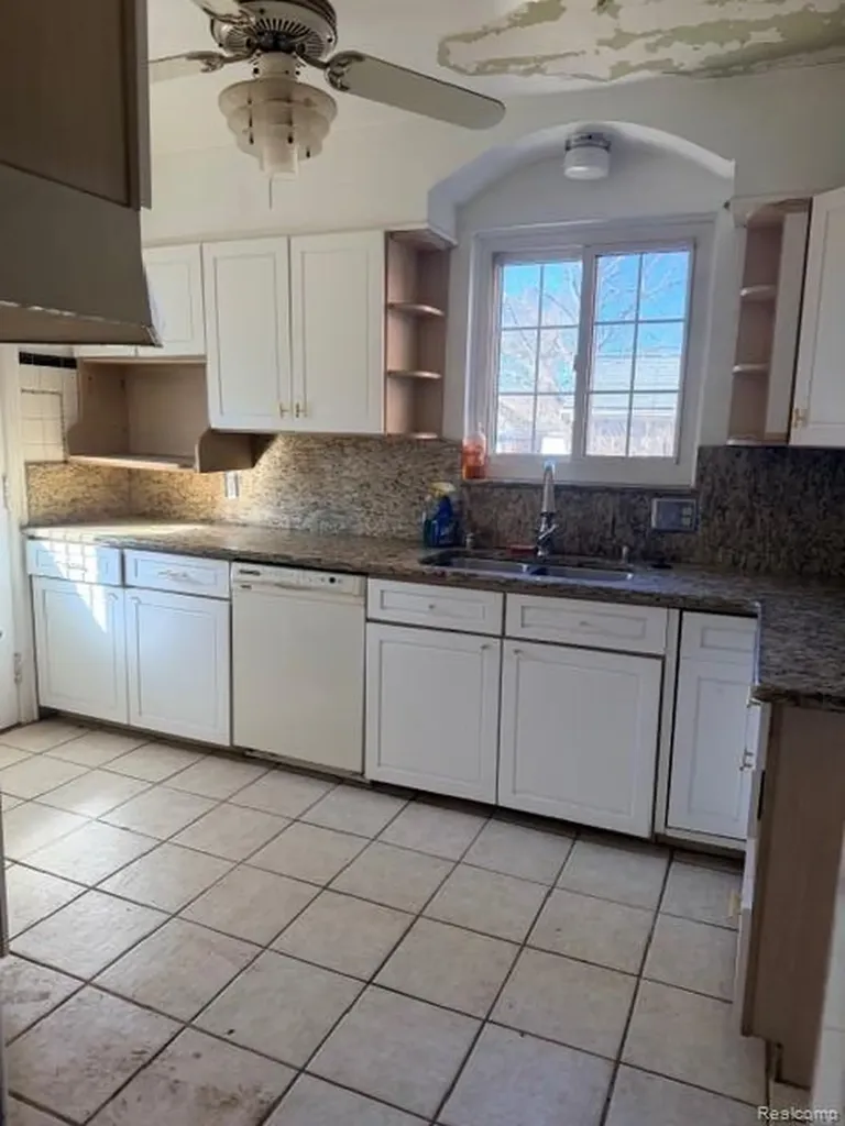 18303 Santa Barbara Drive Detroit City MI 48221