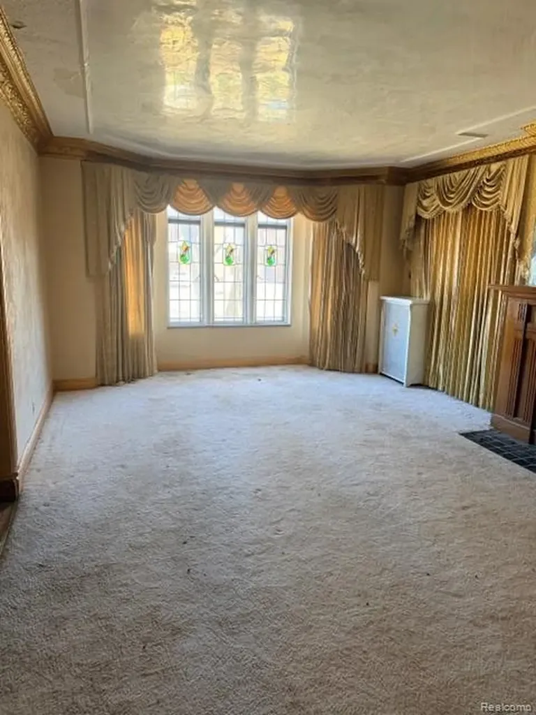 18303 Santa Barbara Drive Detroit City MI 48221