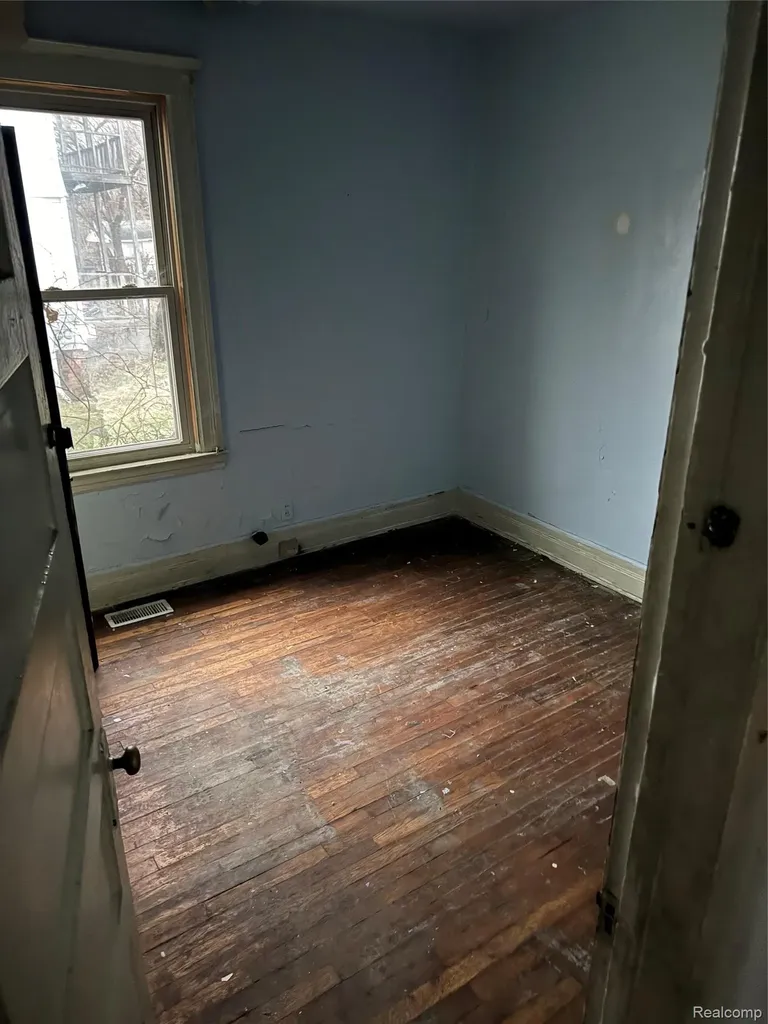 2954 E Harding Street Detroit City MI 48214