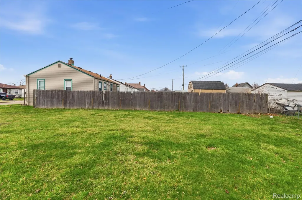 1738 Garfield Avenue Lincoln Park City MI 48146