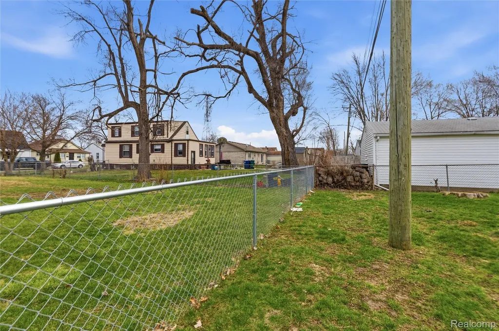 1738 Garfield Avenue Lincoln Park City MI 48146