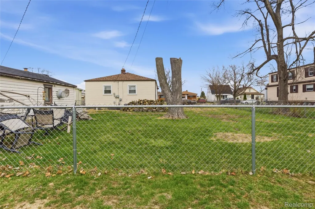 1738 Garfield Avenue Lincoln Park City MI 48146