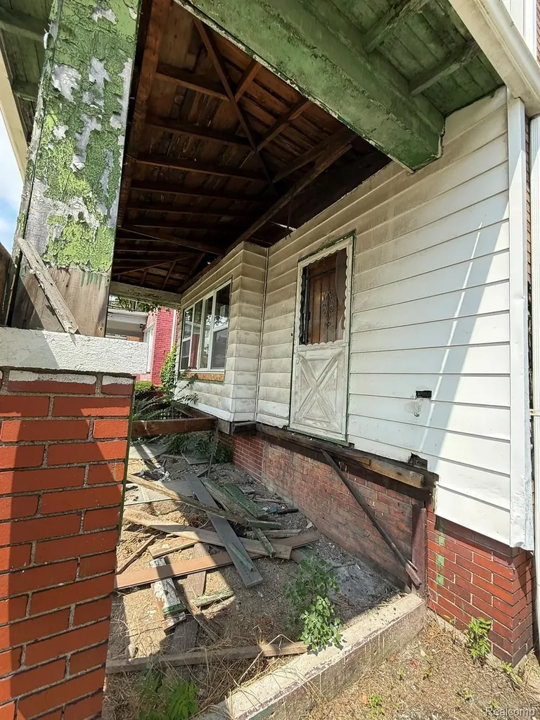 1452 W Euclid Street Detroit City MI 48206