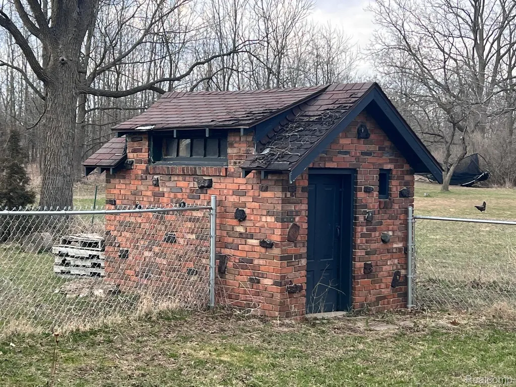 1502 M-52 Highway S Owosso City MI 48867