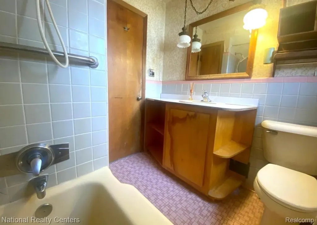 7010 Locklin Street West Bloomfield Charter Township MI 48324