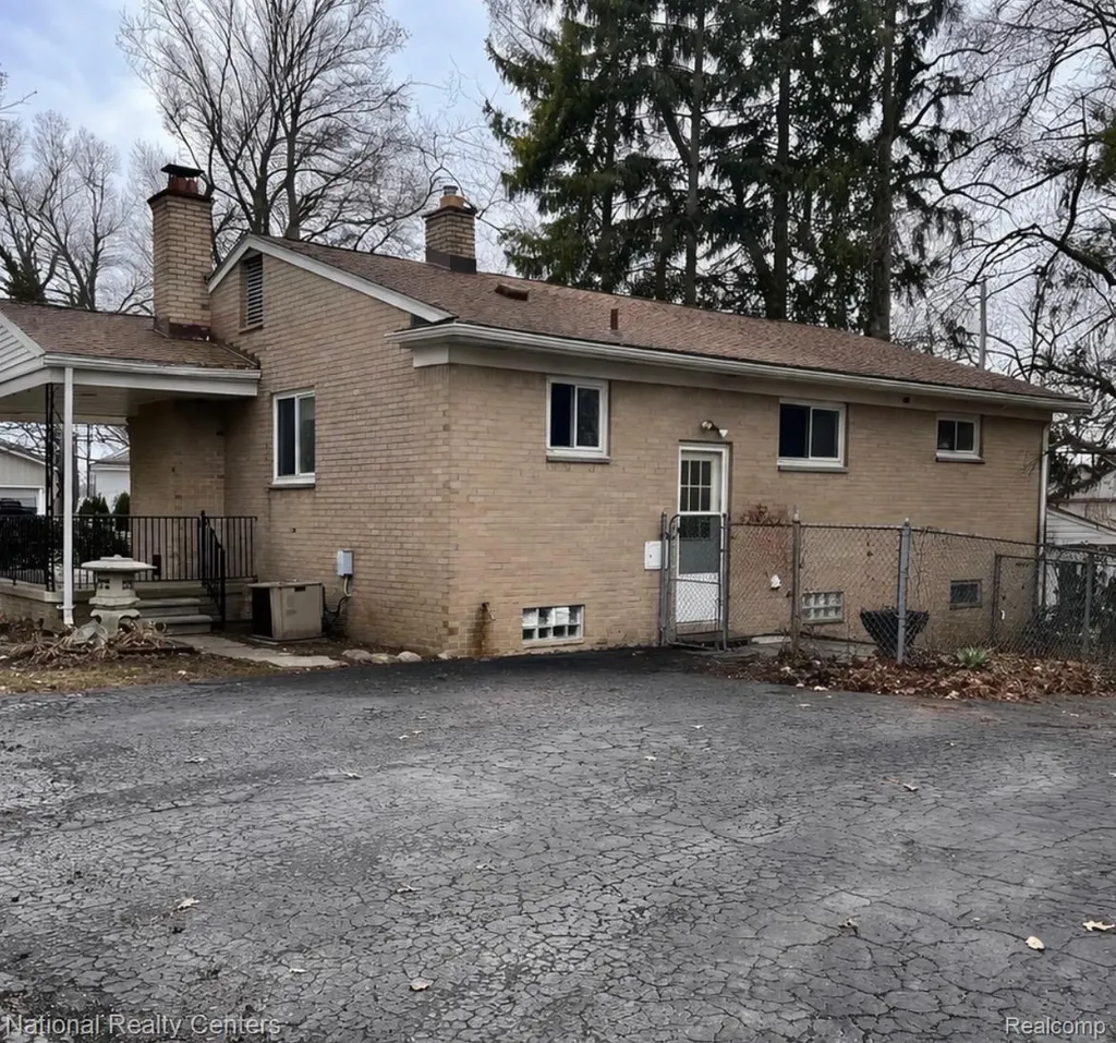 7010 Locklin Street West Bloomfield Charter Township MI 48324