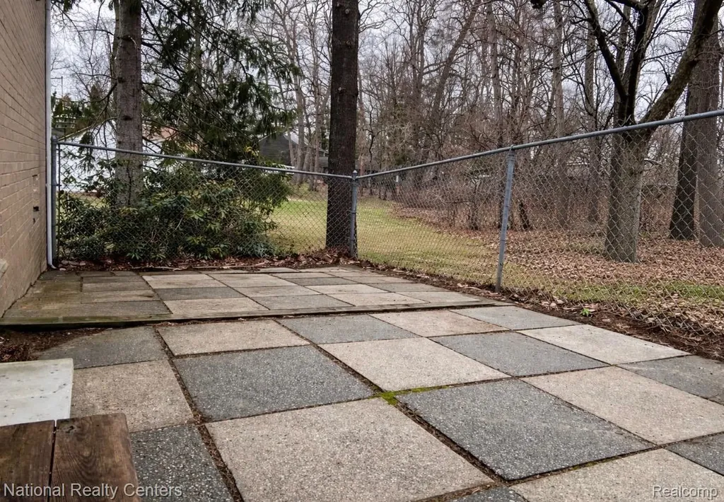 7010 Locklin Street West Bloomfield Charter Township MI 48324