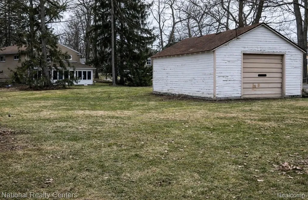 7010 Locklin Street West Bloomfield Charter Township MI 48324